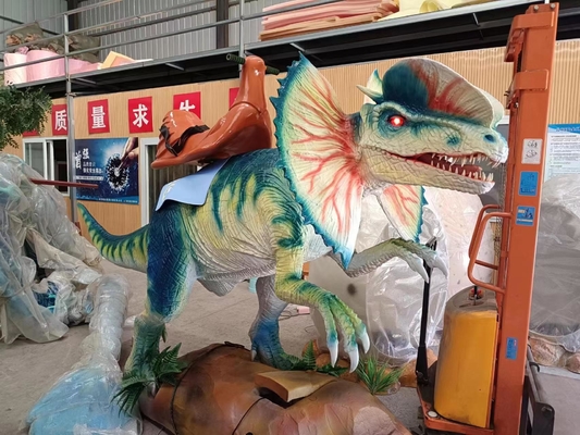 子供は催し物装置のためのテーマ パークの恐竜で乗る