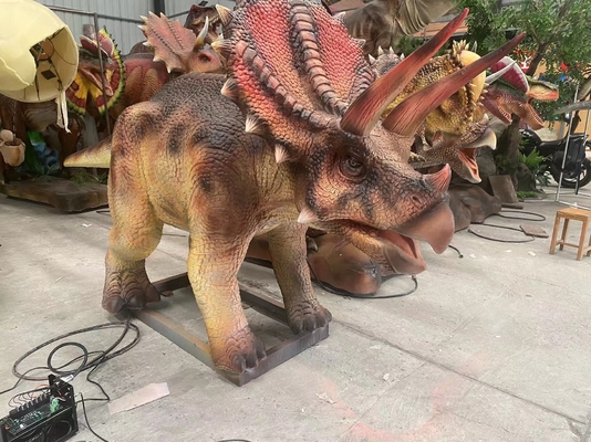 電気トリケラトプスのAnimatronic恐竜モデル赤外線制御システム